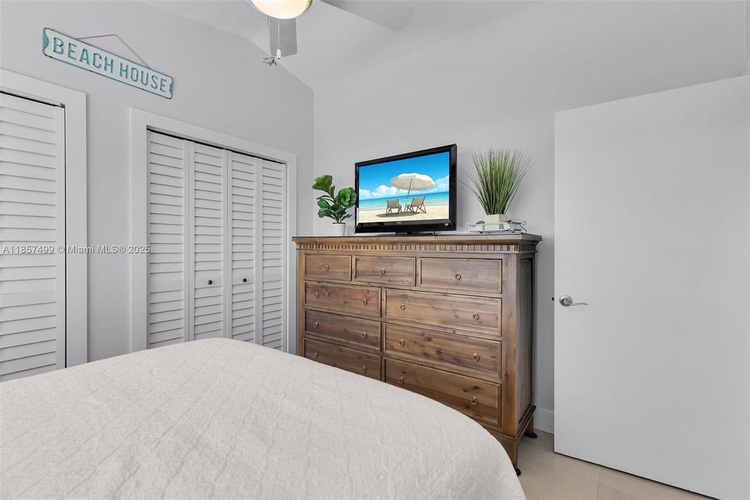 En Venta: $3,000,000 (3 camas, 3 baños, 2374 Pies cuadrados)