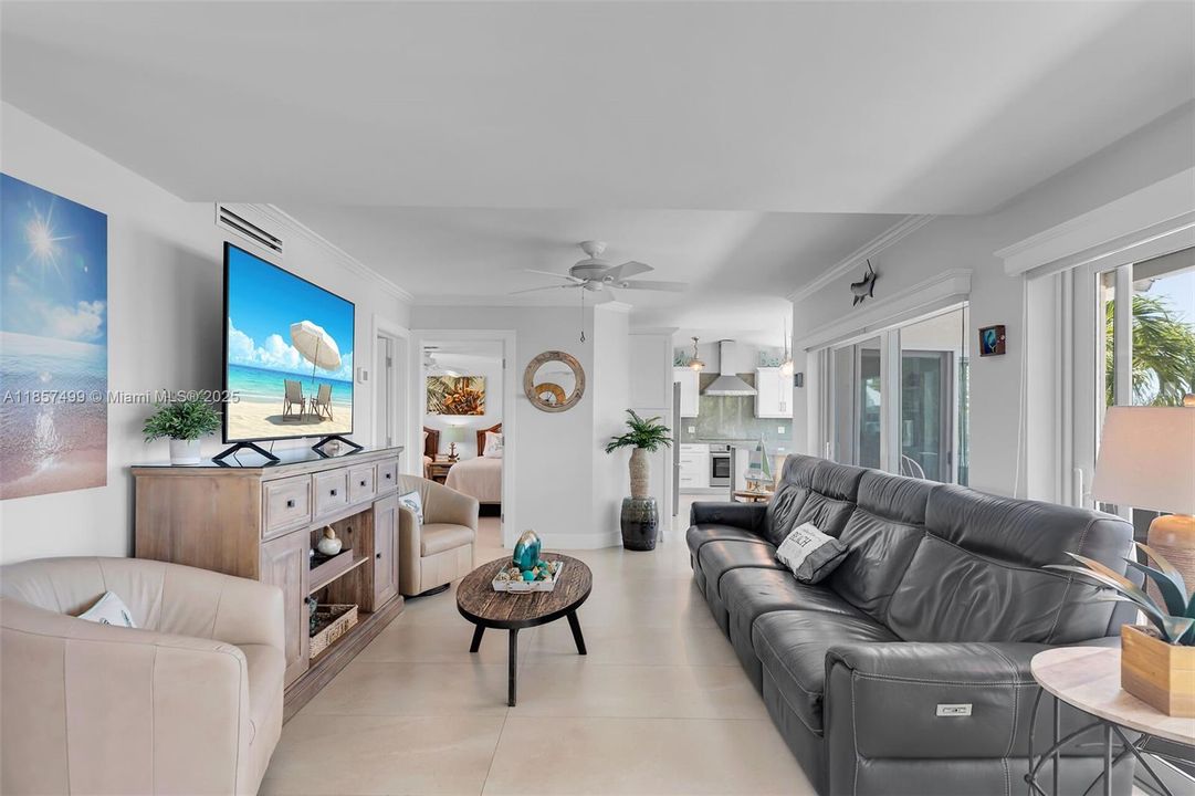 En Venta: $3,000,000 (3 camas, 3 baños, 2374 Pies cuadrados)