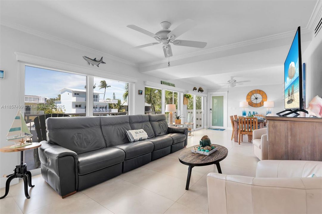 En Venta: $3,000,000 (3 camas, 3 baños, 2374 Pies cuadrados)