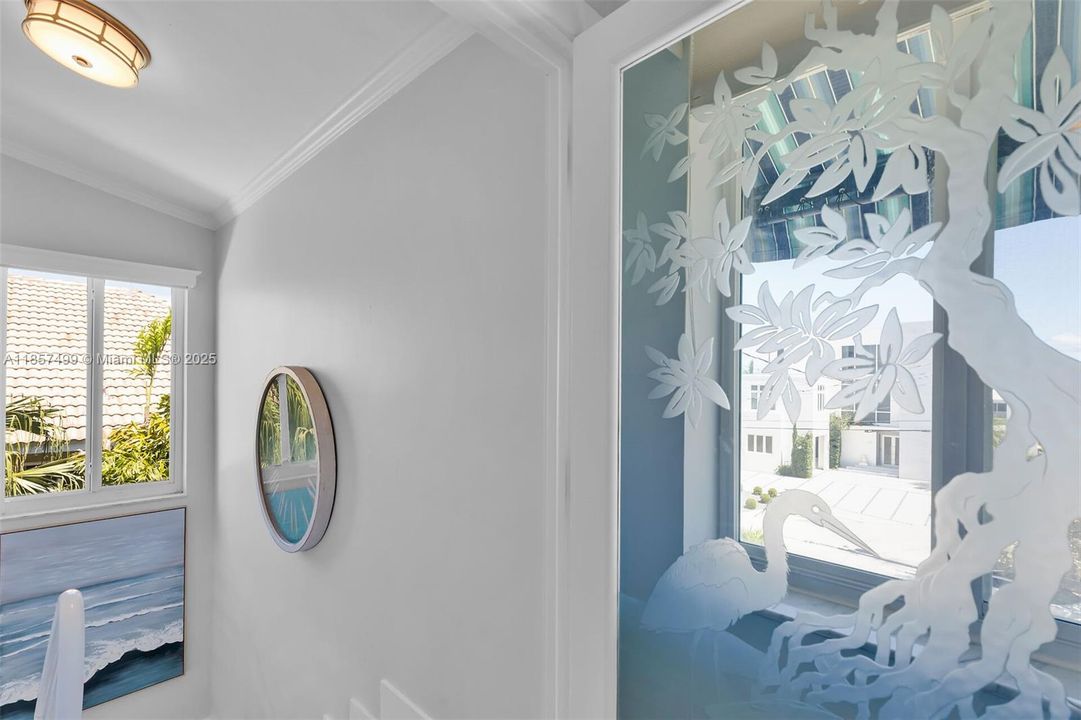 2nd floor private entry