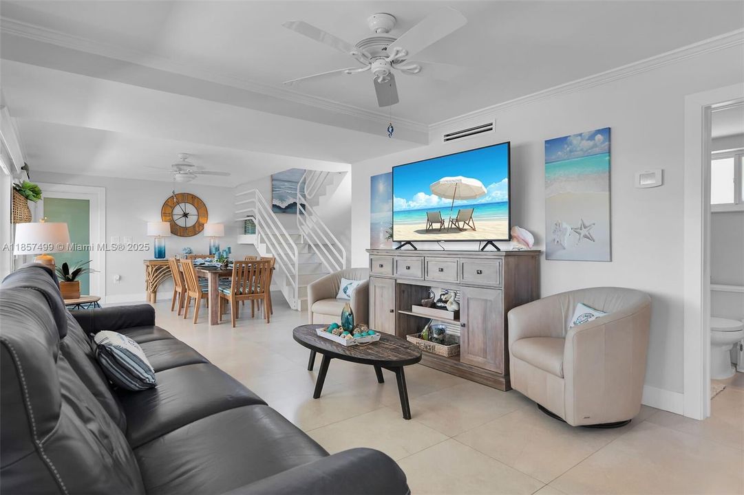 En Venta: $3,000,000 (3 camas, 3 baños, 2374 Pies cuadrados)