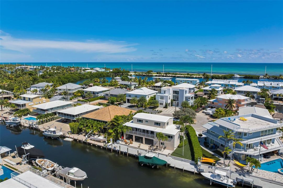 En Venta: $3,000,000 (3 camas, 3 baños, 2374 Pies cuadrados)