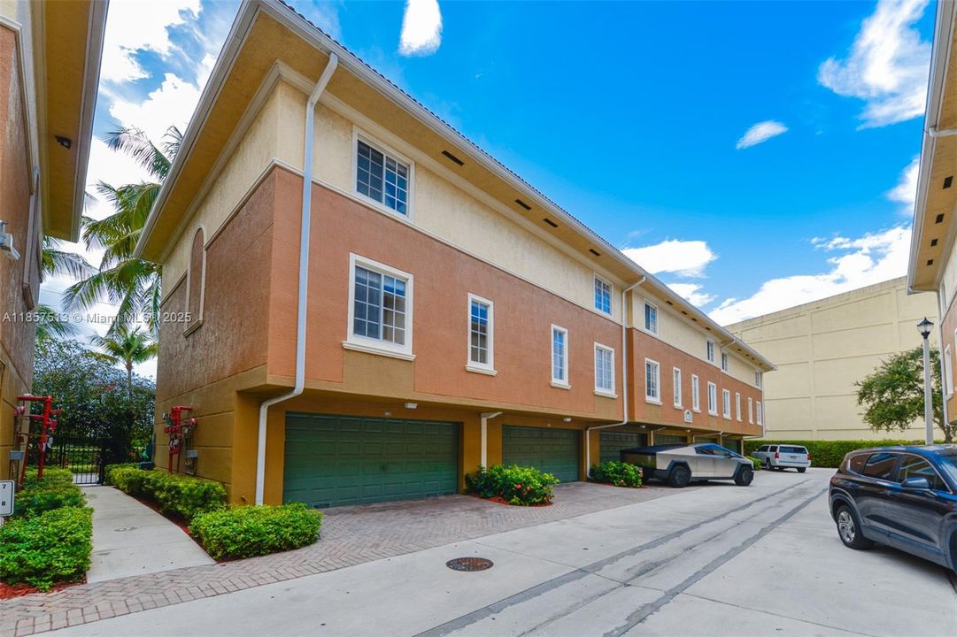 For Sale: $565,000 (3 beds, 2 baths, 1481 Square Feet)