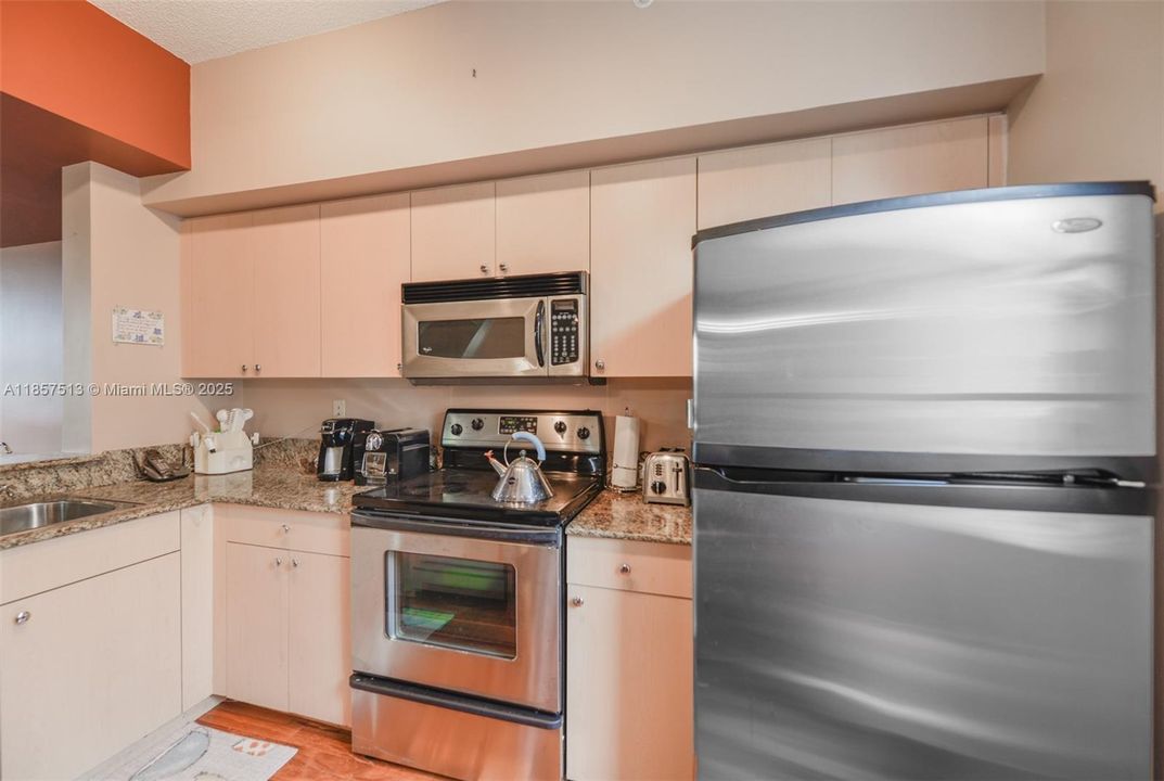 For Sale: $565,000 (3 beds, 2 baths, 1481 Square Feet)