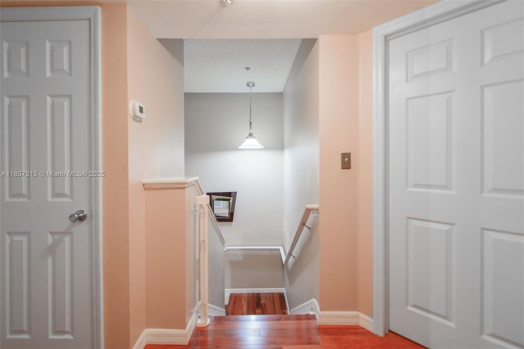 For Sale: $565,000 (3 beds, 2 baths, 1481 Square Feet)