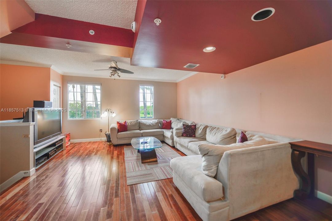 For Sale: $565,000 (3 beds, 2 baths, 1481 Square Feet)