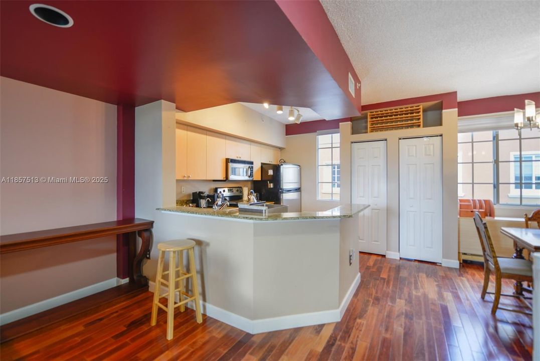 For Sale: $565,000 (3 beds, 2 baths, 1481 Square Feet)