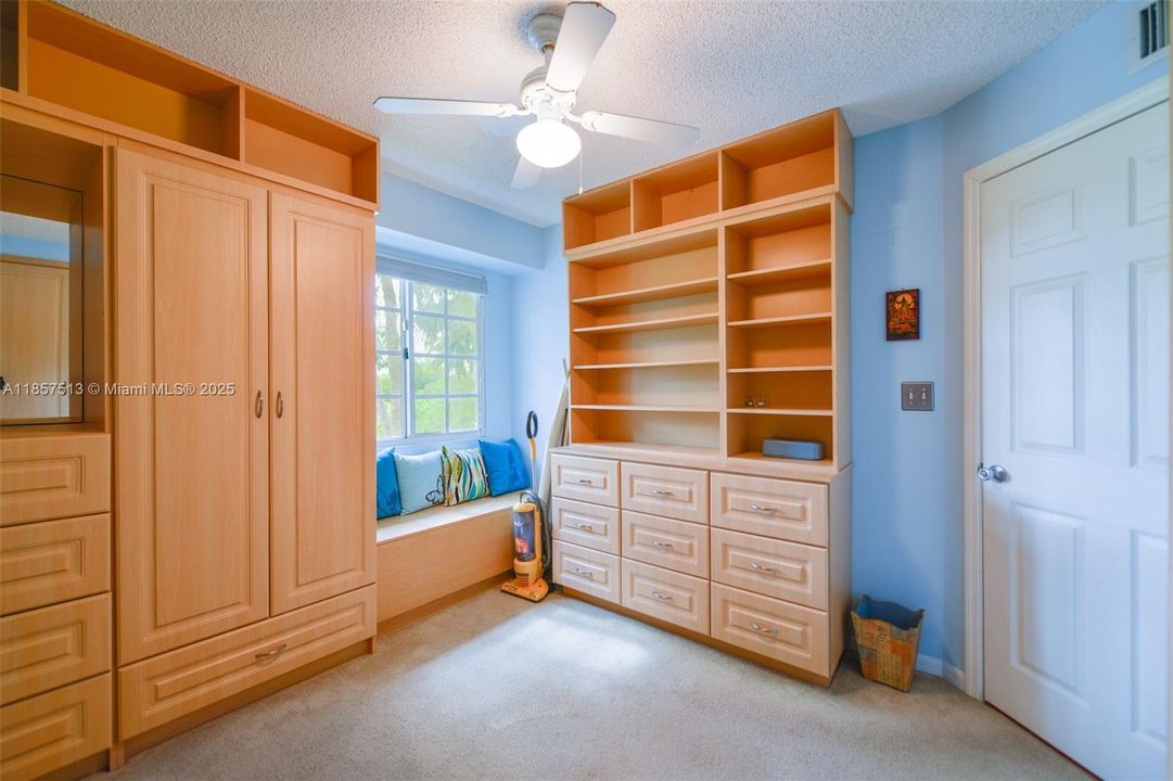 For Sale: $565,000 (3 beds, 2 baths, 1481 Square Feet)