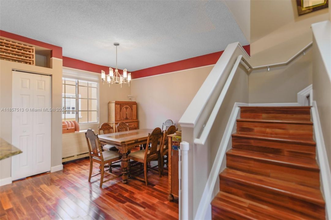 For Sale: $565,000 (3 beds, 2 baths, 1481 Square Feet)