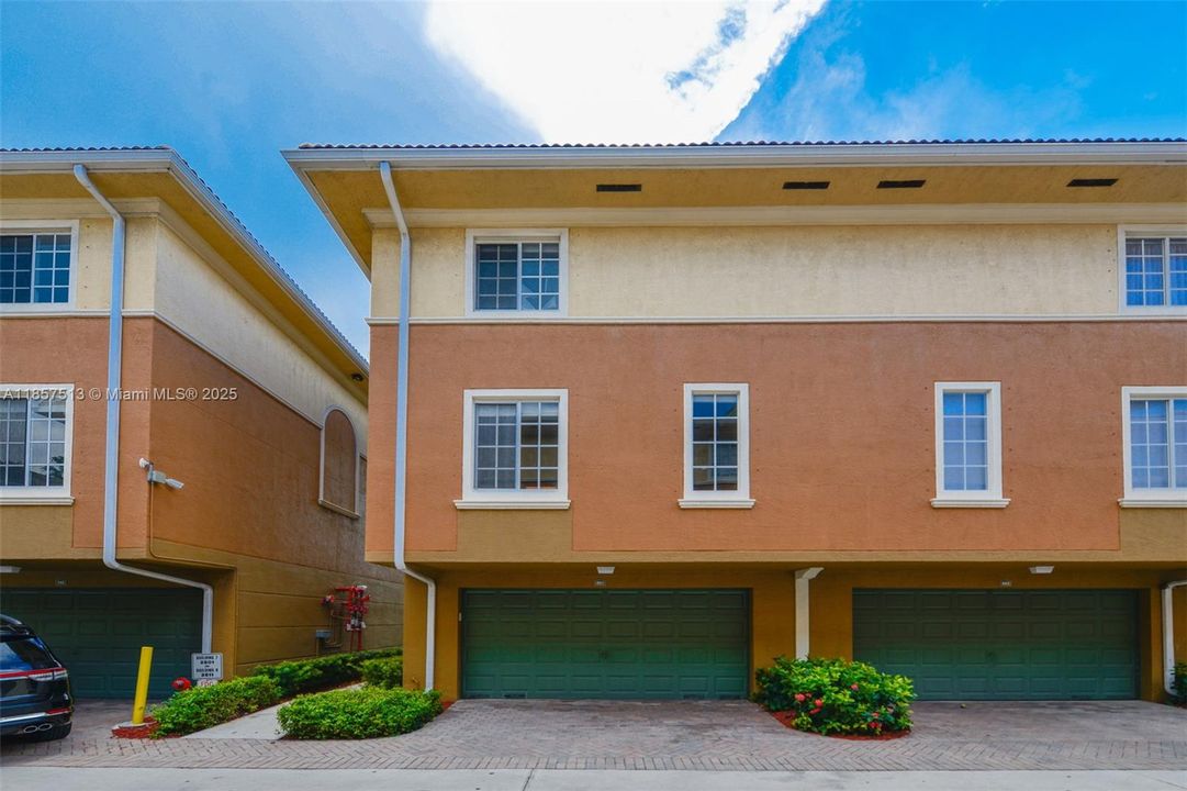 For Sale: $565,000 (3 beds, 2 baths, 1481 Square Feet)