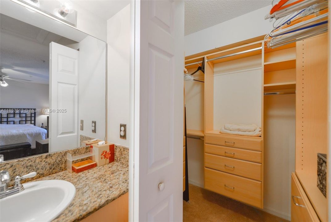 For Sale: $565,000 (3 beds, 2 baths, 1481 Square Feet)