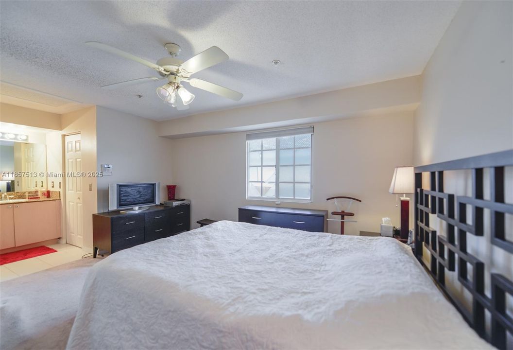 For Sale: $565,000 (3 beds, 2 baths, 1481 Square Feet)