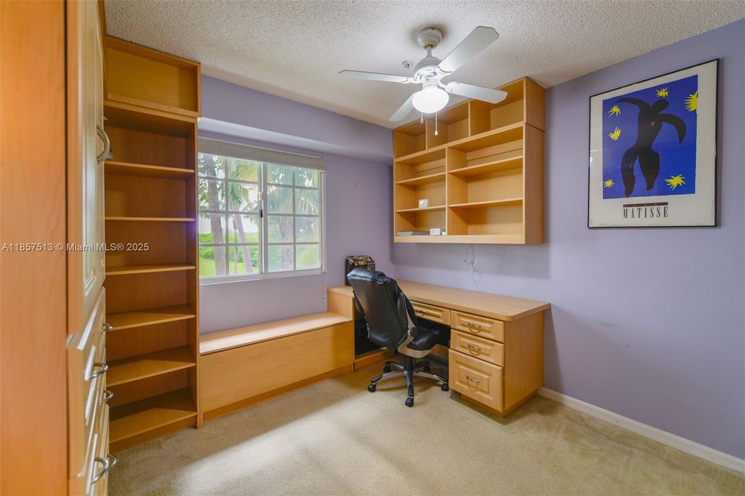 For Sale: $565,000 (3 beds, 2 baths, 1481 Square Feet)