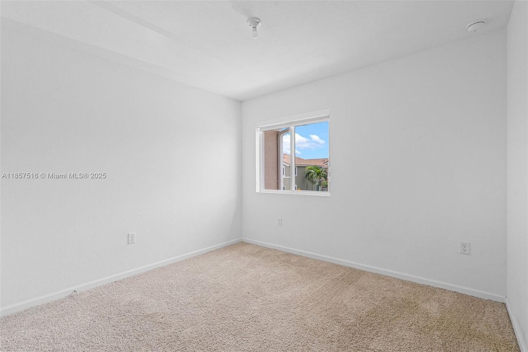 На продажу: $310,000 (3 спален, 2 ванн, 1302 Квадратных фут)