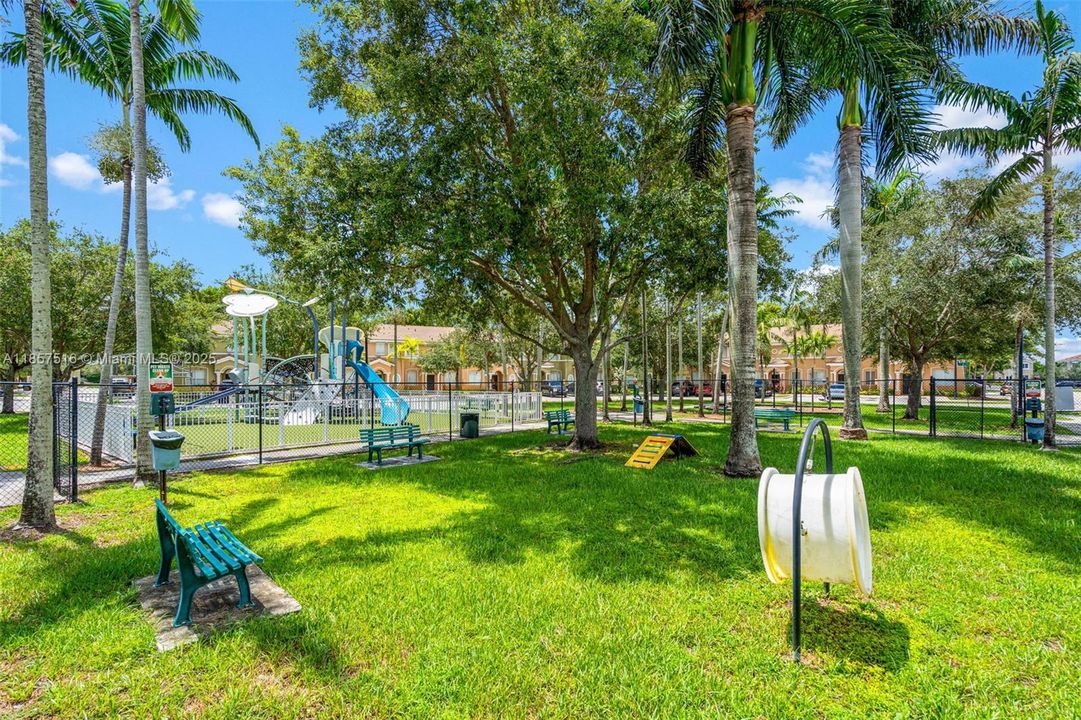 На продажу: $310,000 (3 спален, 2 ванн, 1302 Квадратных фут)