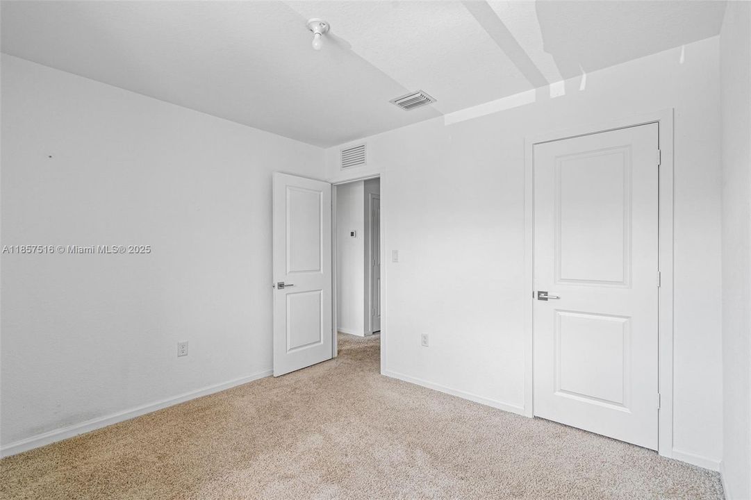 На продажу: $310,000 (3 спален, 2 ванн, 1302 Квадратных фут)