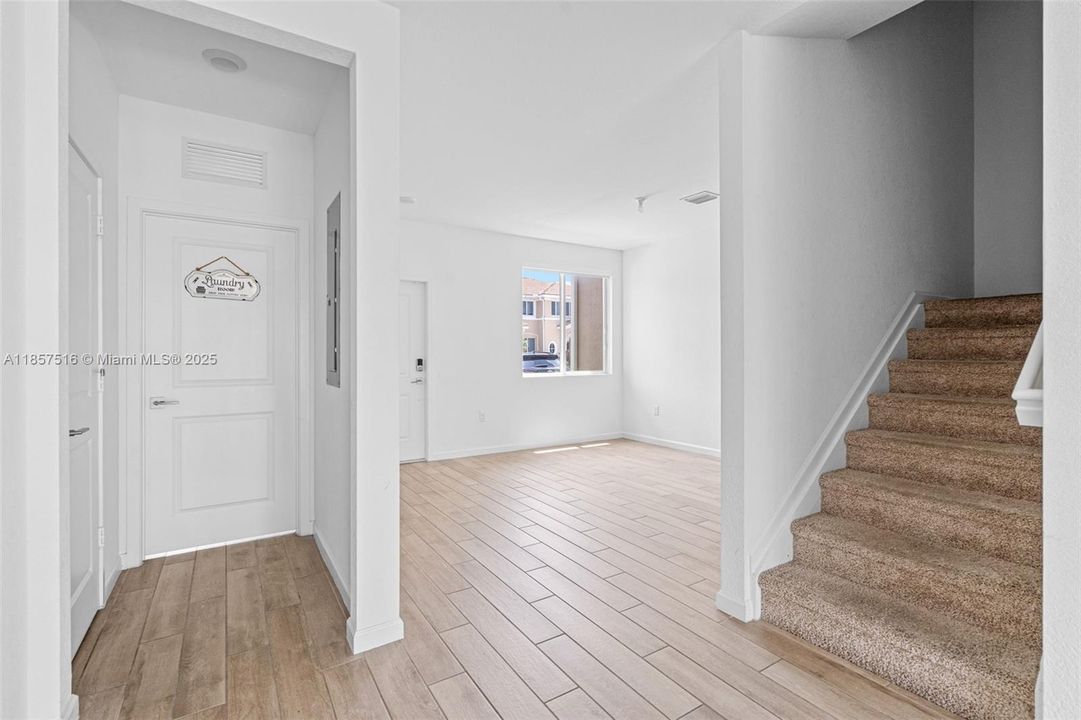 На продажу: $310,000 (3 спален, 2 ванн, 1302 Квадратных фут)