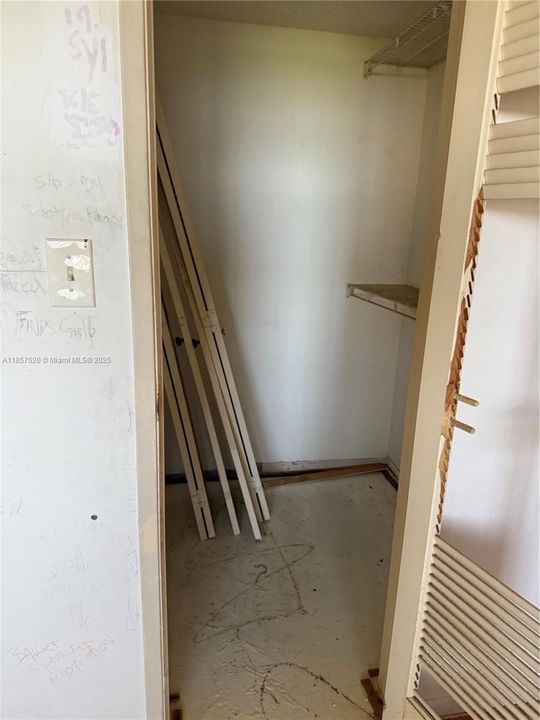 Под контрактом: $240,000 (3 спален, 2 ванн, 1620 Квадратных фут)