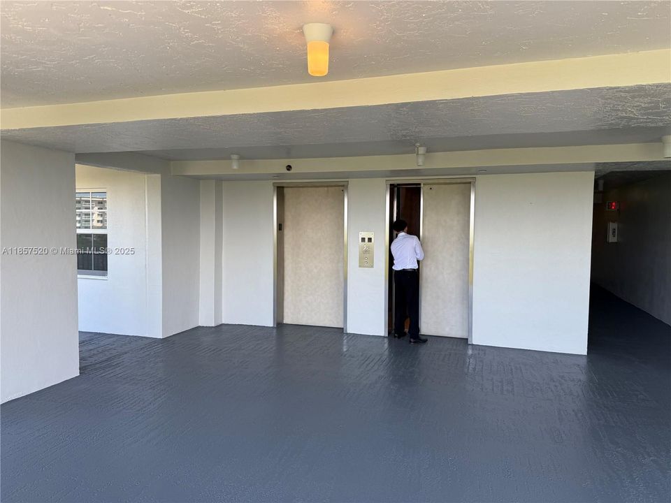 Под контрактом: $240,000 (3 спален, 2 ванн, 1620 Квадратных фут)