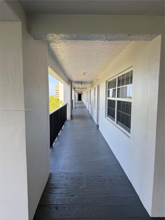 Под контрактом: $240,000 (3 спален, 2 ванн, 1620 Квадратных фут)