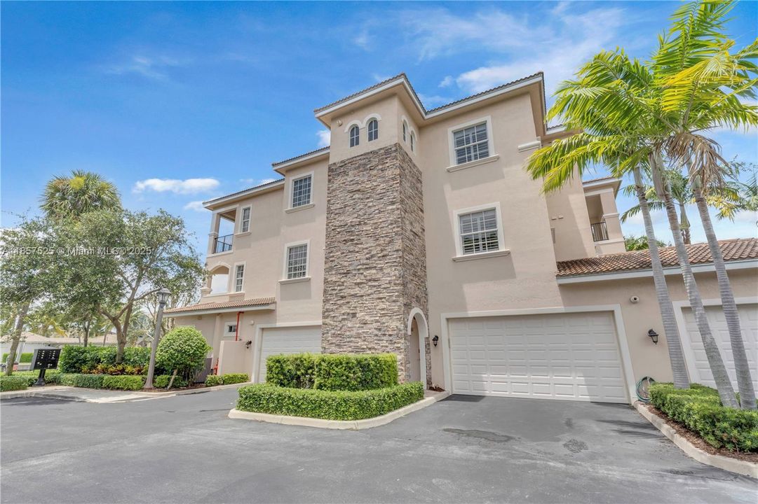 En Venta: $2,550,000 (3 camas, 2 baños, 1920 Pies cuadrados)