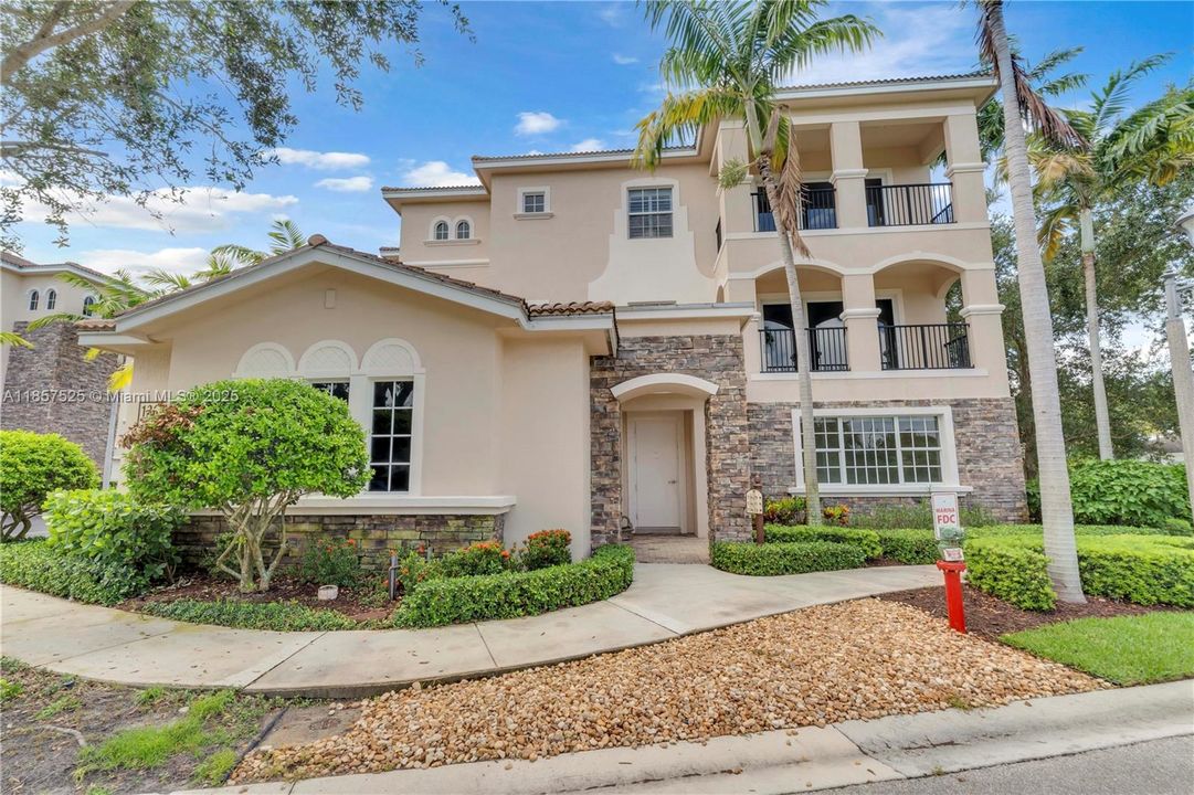 En Venta: $2,550,000 (3 camas, 2 baños, 1920 Pies cuadrados)