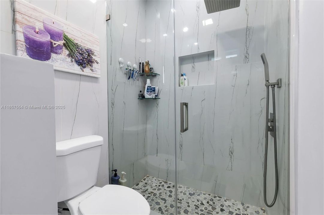 最近售出: $444,999 (2 贝兹, 2 浴室, 1312 平方英尺)