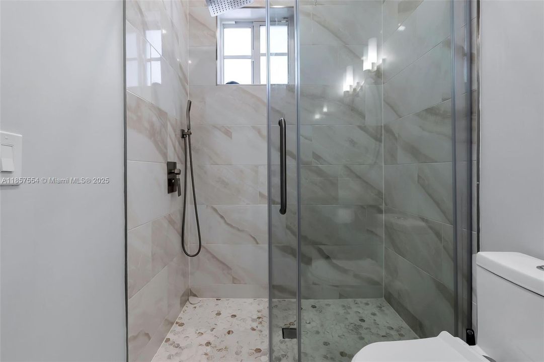 最近售出: $444,999 (2 贝兹, 2 浴室, 1312 平方英尺)