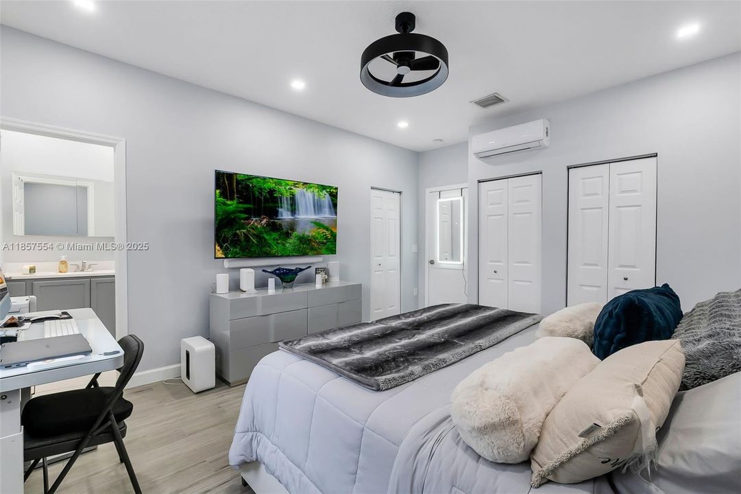 最近售出: $444,999 (2 贝兹, 2 浴室, 1312 平方英尺)