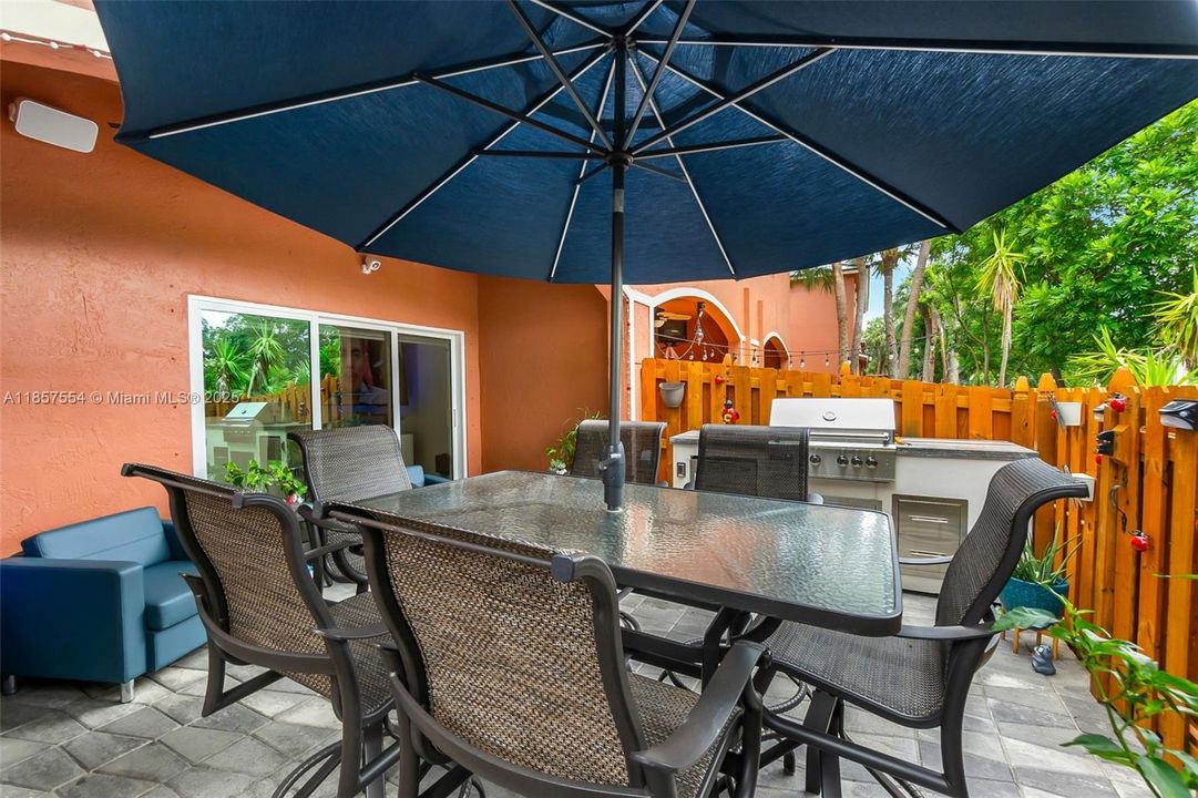 最近售出: $444,999 (2 贝兹, 2 浴室, 1312 平方英尺)