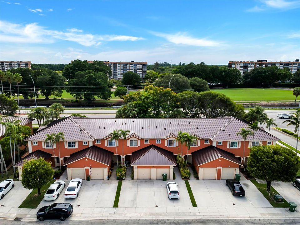 最近售出: $444,999 (2 贝兹, 2 浴室, 1312 平方英尺)