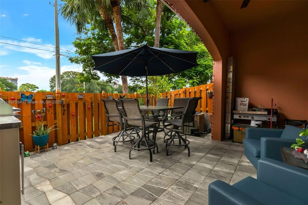 最近售出: $444,999 (2 贝兹, 2 浴室, 1312 平方英尺)