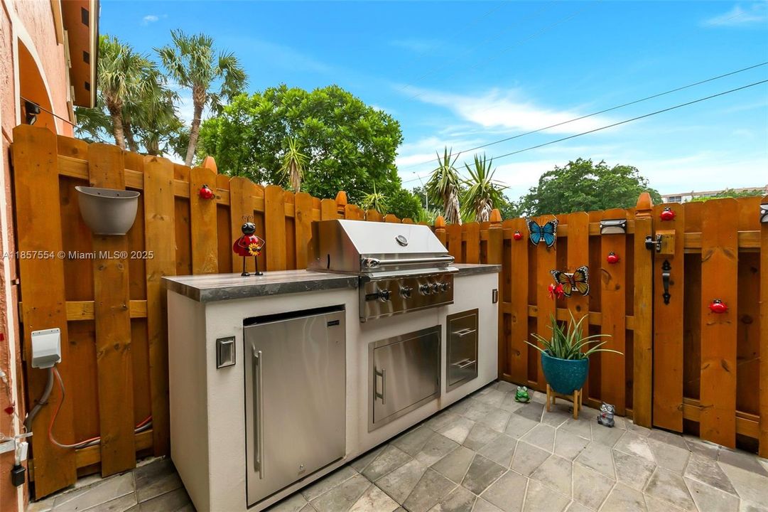 最近售出: $444,999 (2 贝兹, 2 浴室, 1312 平方英尺)