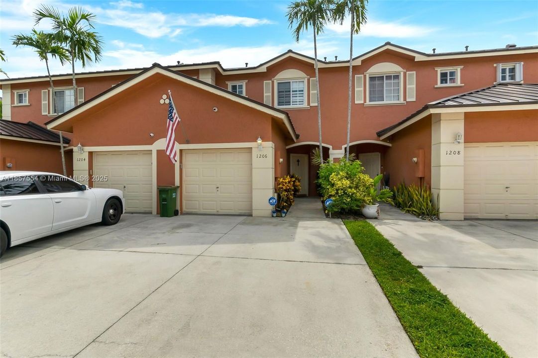 最近售出: $444,999 (2 贝兹, 2 浴室, 1312 平方英尺)