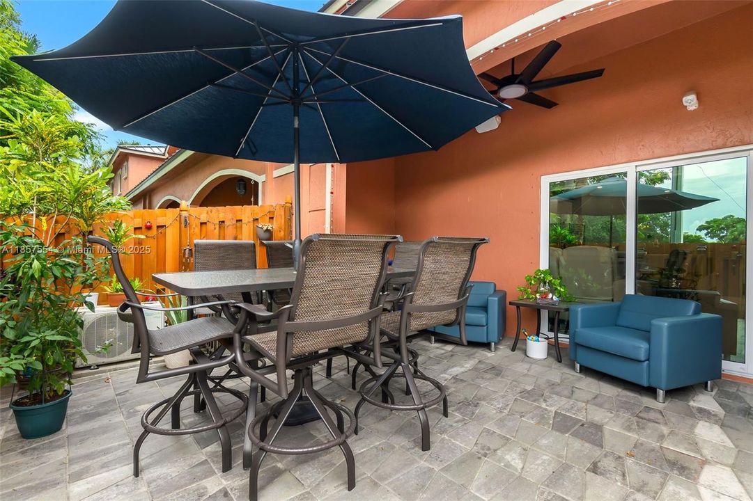 最近售出: $444,999 (2 贝兹, 2 浴室, 1312 平方英尺)