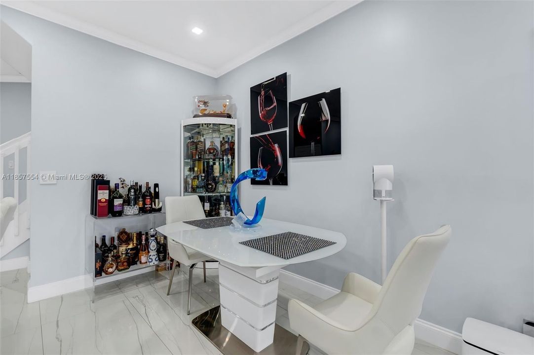 最近售出: $444,999 (2 贝兹, 2 浴室, 1312 平方英尺)