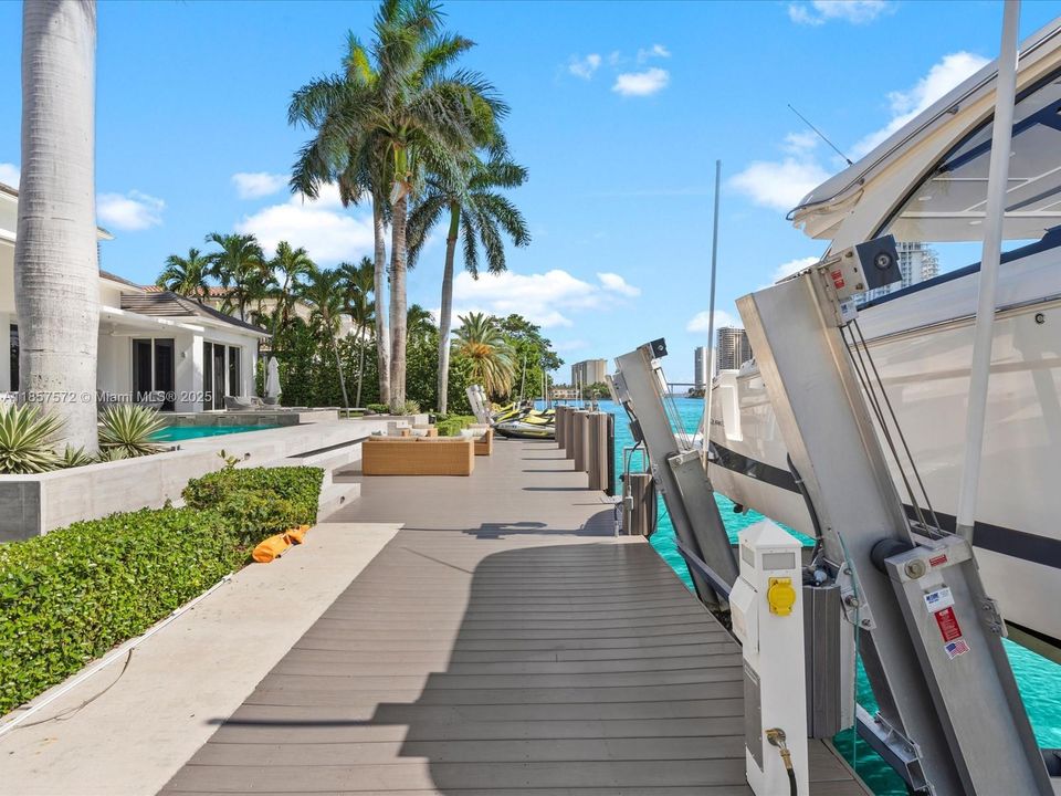 На продажу: $17,975,000 (4 спален, 6 ванн, 5510 Квадратных фут)