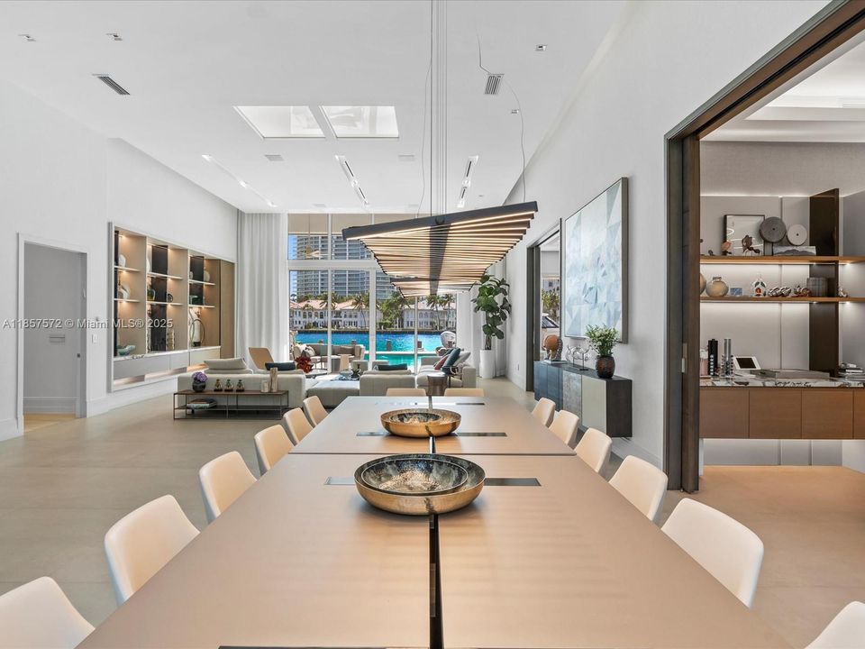 На продажу: $17,975,000 (4 спален, 6 ванн, 5510 Квадратных фут)