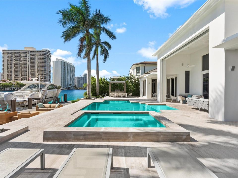 На продажу: $17,975,000 (4 спален, 6 ванн, 5510 Квадратных фут)