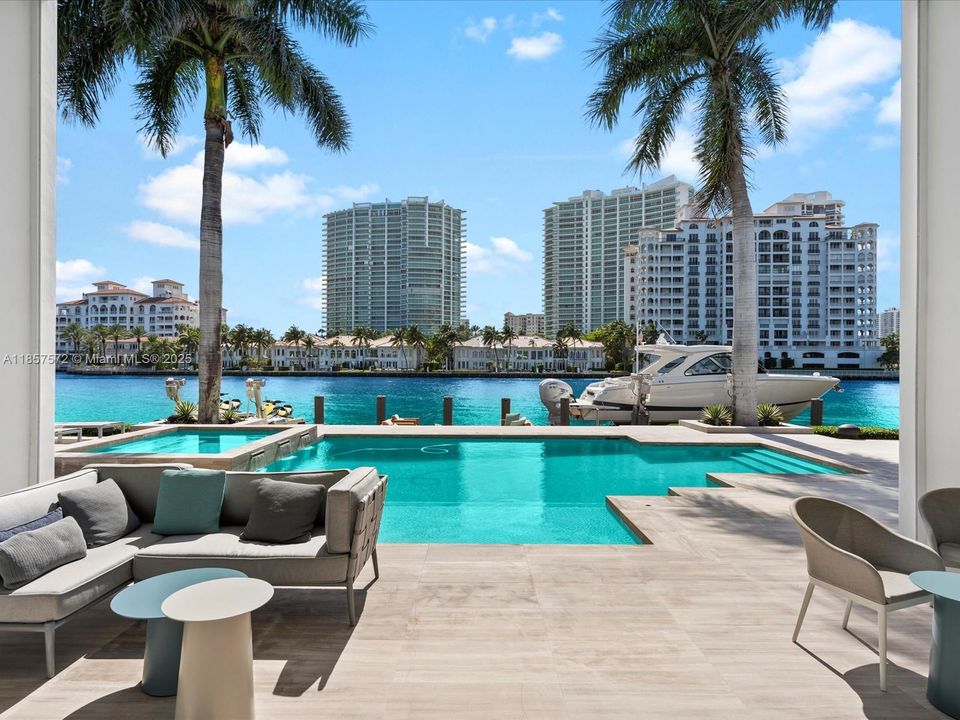 На продажу: $17,975,000 (4 спален, 6 ванн, 5510 Квадратных фут)