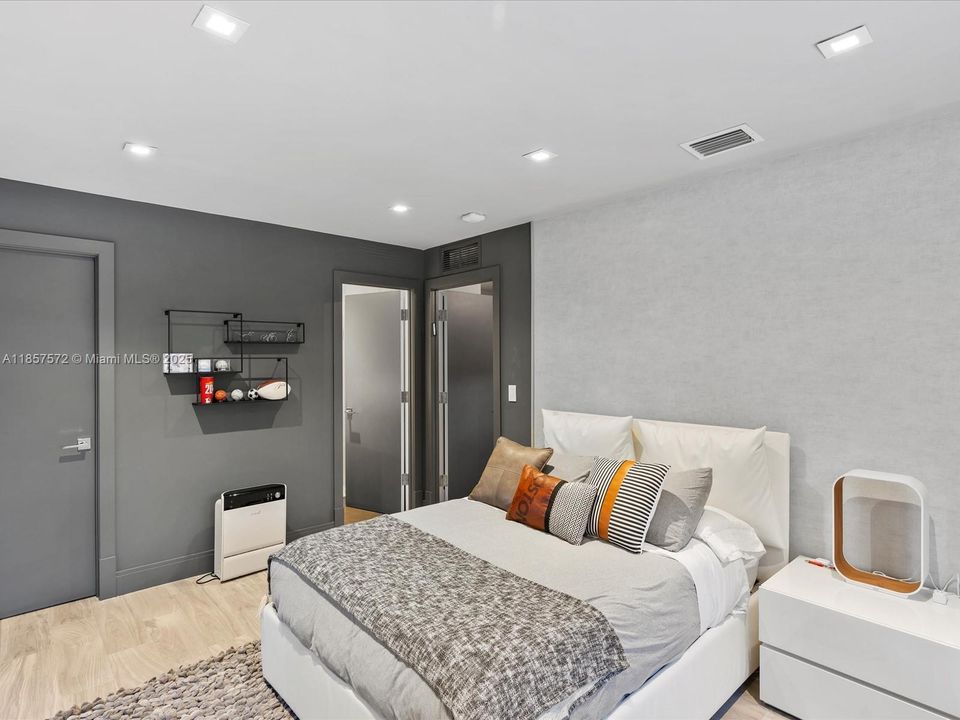 На продажу: $17,975,000 (4 спален, 6 ванн, 5510 Квадратных фут)