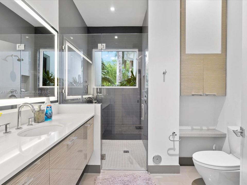 На продажу: $17,975,000 (4 спален, 6 ванн, 5510 Квадратных фут)