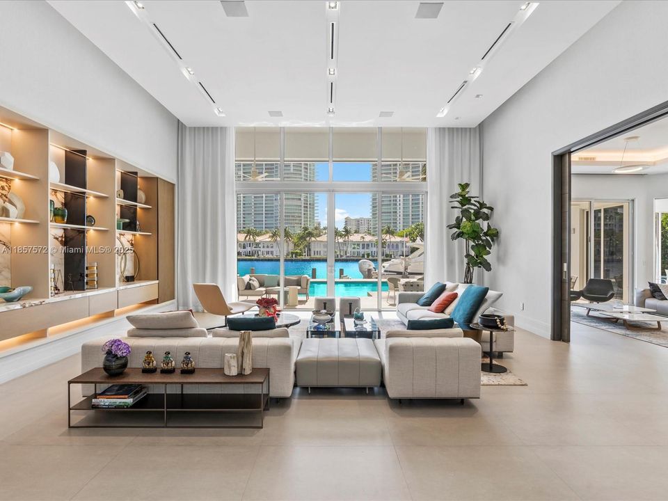 На продажу: $17,975,000 (4 спален, 6 ванн, 5510 Квадратных фут)