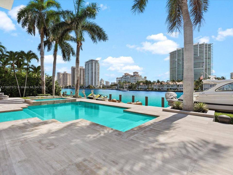 На продажу: $17,975,000 (4 спален, 6 ванн, 5510 Квадратных фут)