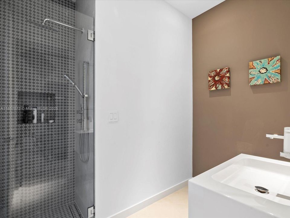 На продажу: $17,975,000 (4 спален, 6 ванн, 5510 Квадратных фут)