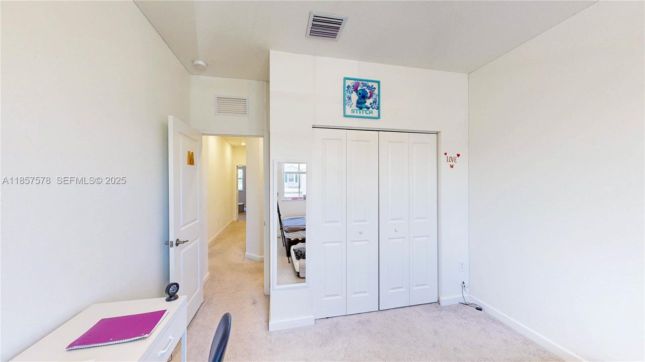 На продажу: $480,000 (3 спален, 2 ванн, 1827 Квадратных фут)