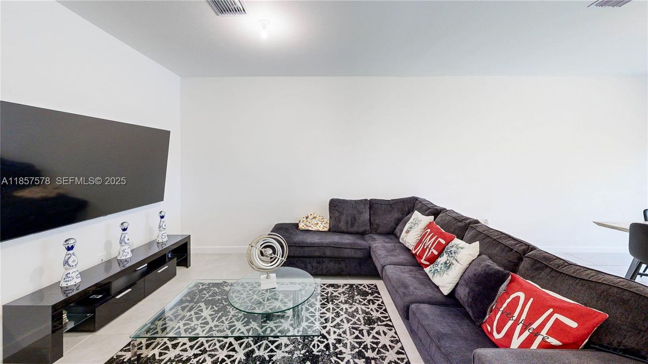 На продажу: $480,000 (3 спален, 2 ванн, 1827 Квадратных фут)