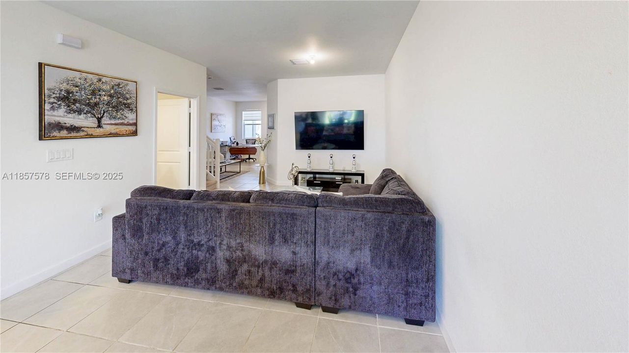 На продажу: $480,000 (3 спален, 2 ванн, 1827 Квадратных фут)