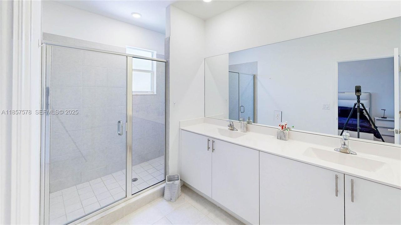 На продажу: $480,000 (3 спален, 2 ванн, 1827 Квадратных фут)