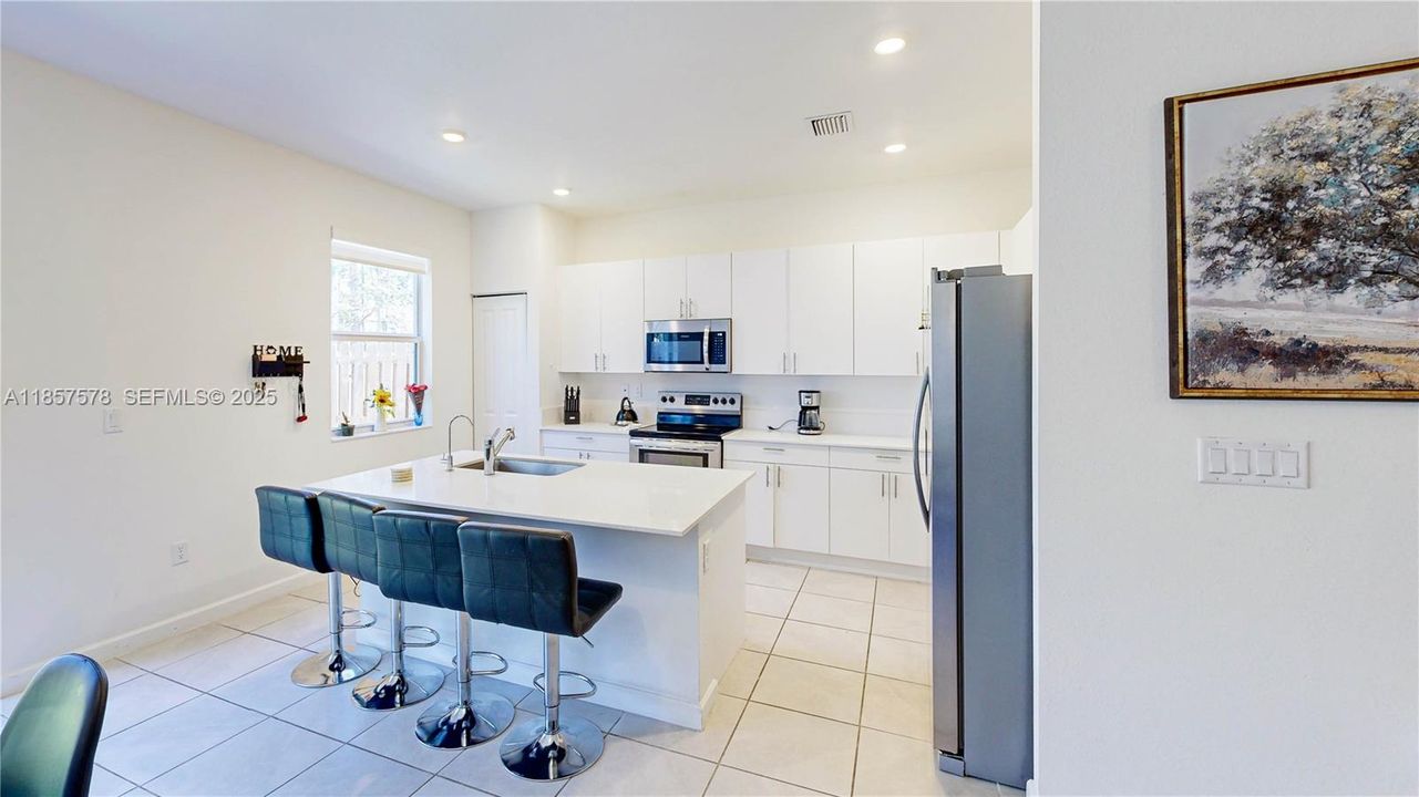 На продажу: $480,000 (3 спален, 2 ванн, 1827 Квадратных фут)